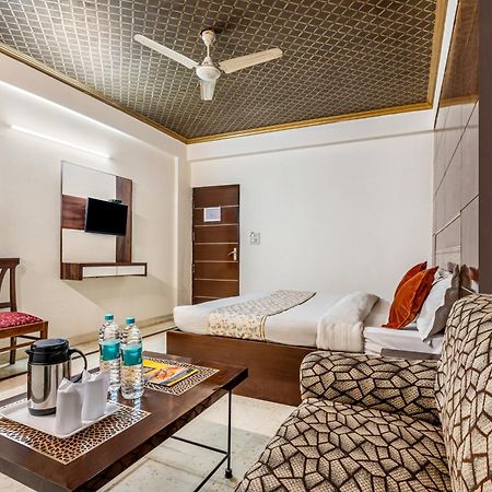 Hotel Nice Palace Дели Экстерьер фото