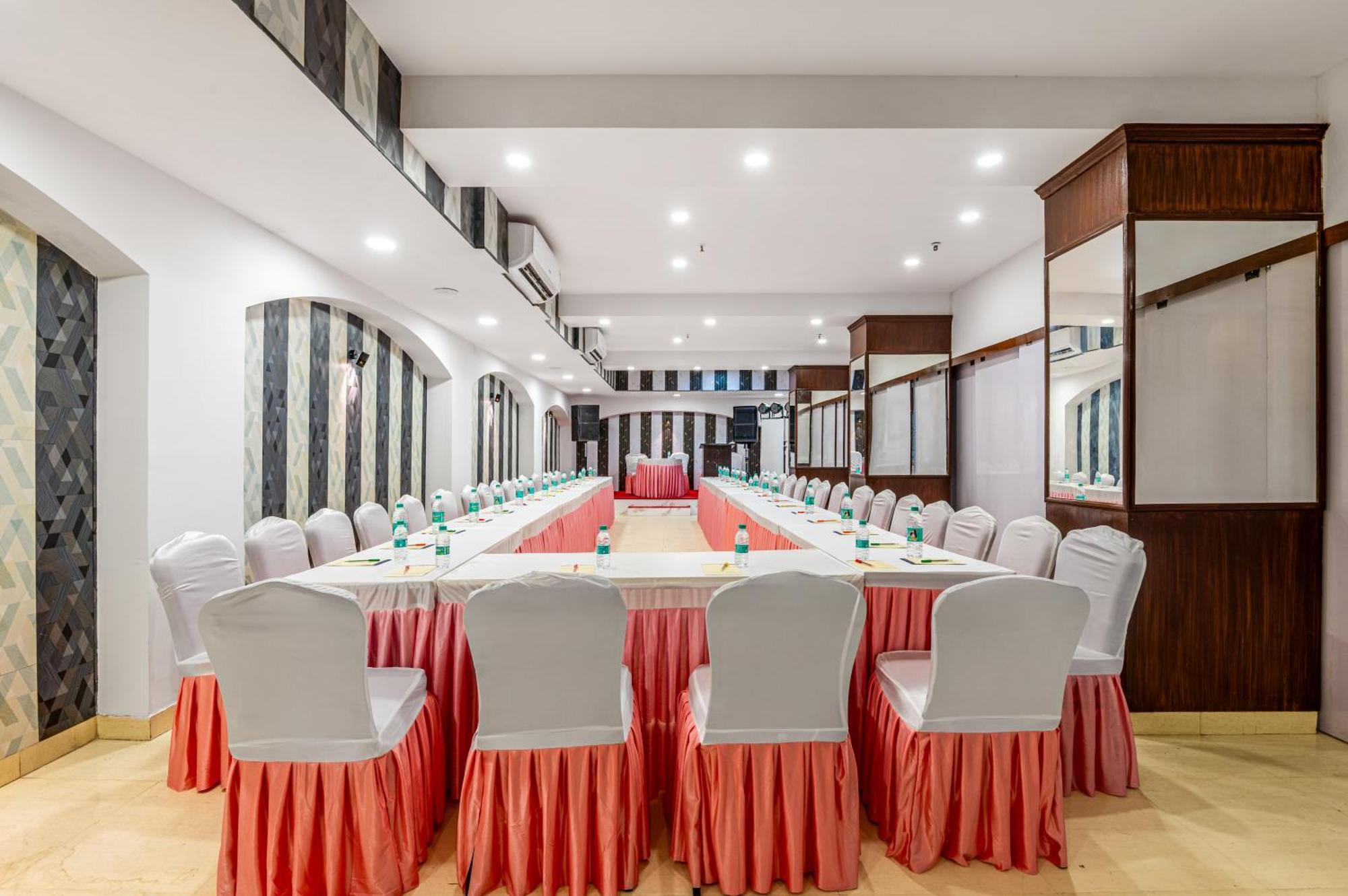 Hotel Nice Palace Дели Экстерьер фото