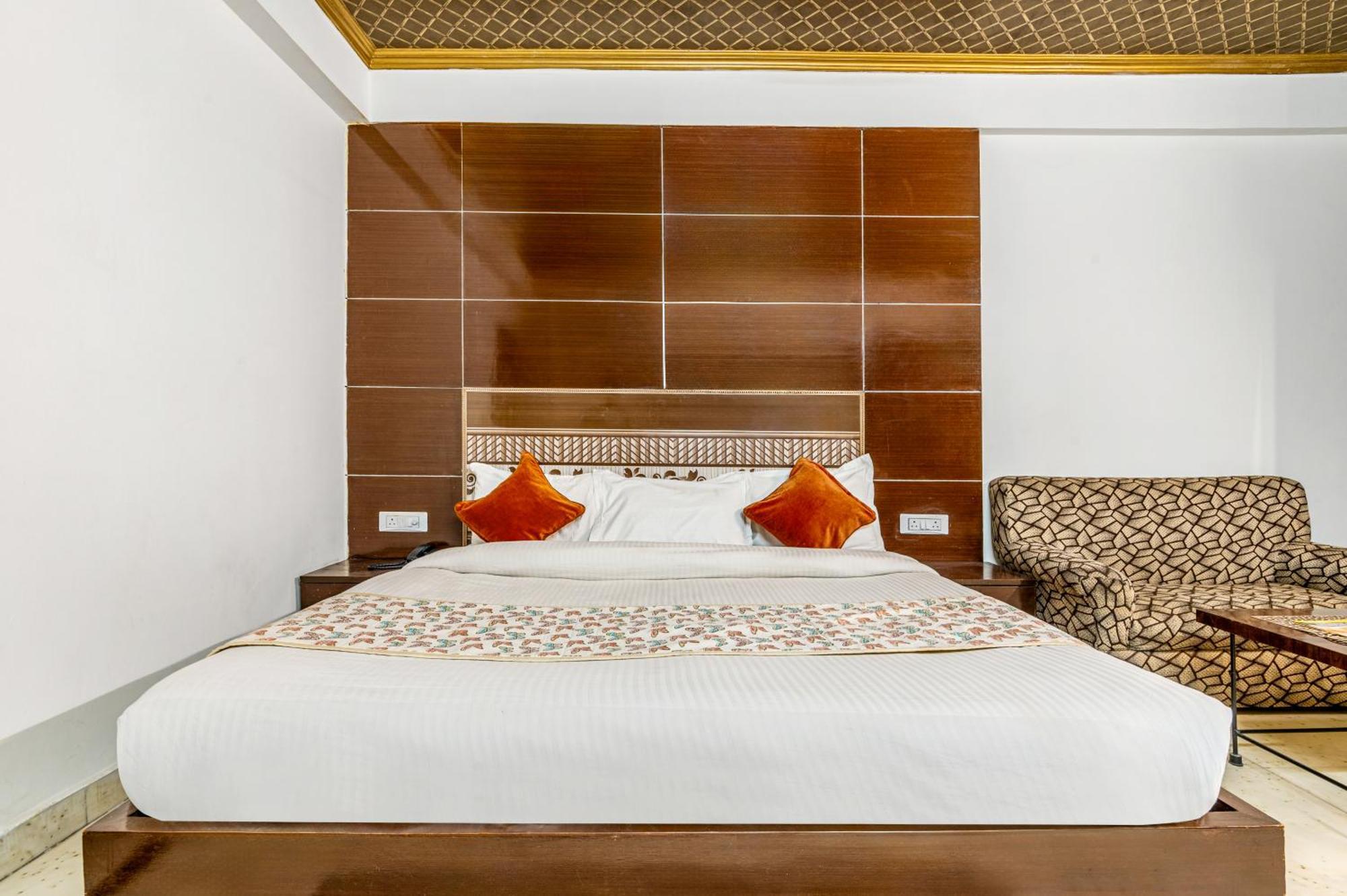 Hotel Nice Palace Дели Экстерьер фото