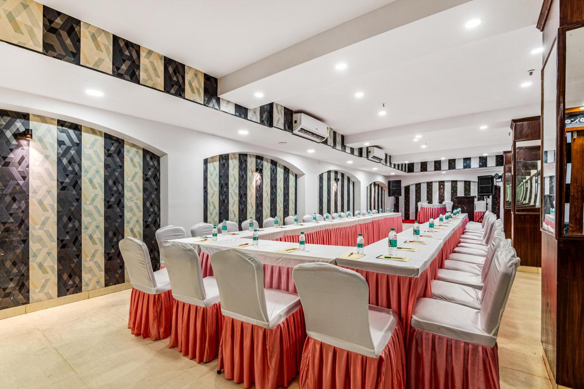 Hotel Nice Palace Дели Экстерьер фото